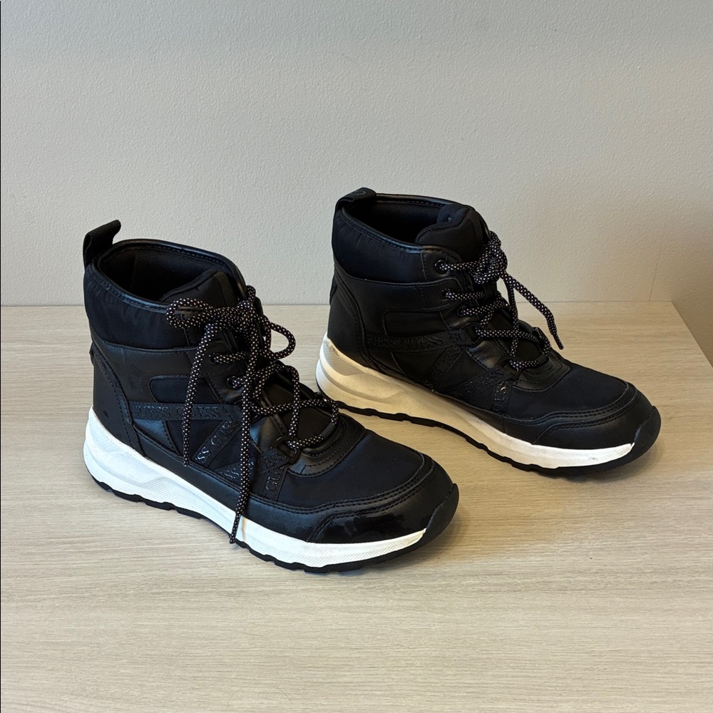 GUESS LOS ANGELES WOMAN ANKLE BOOTS SNEAKERS IN SIZE 6.5